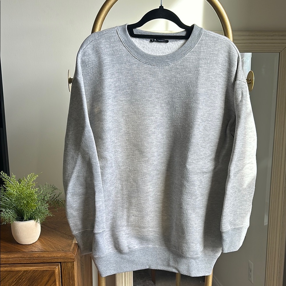 ZARA gray crewneck sweatshirt (size medium) ✨